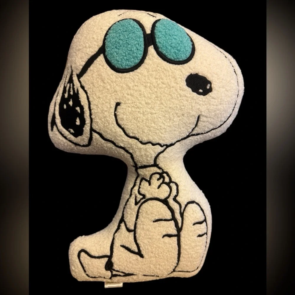 Snoopy decorative pillow with sunglasses